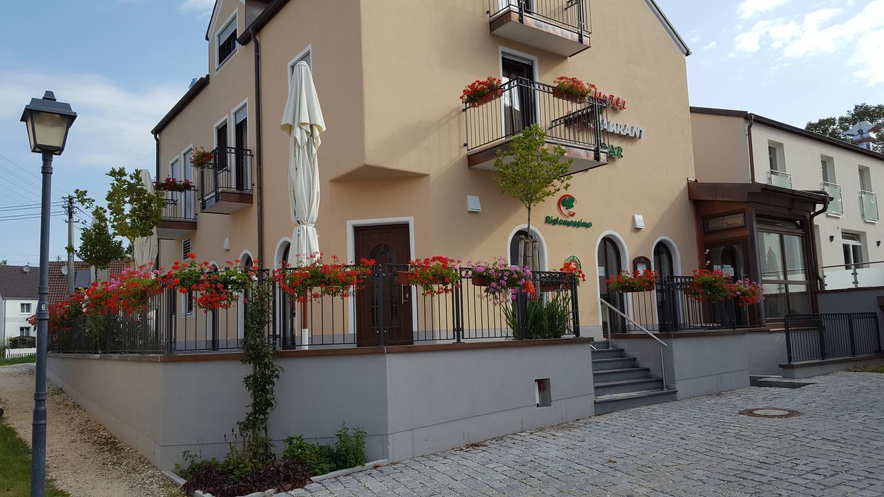Hotel Ristomassimo Gastromomia Italiana Buttenwiesen Esterno foto